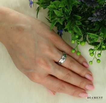 Srebrny różaniec na rękę 925 oksydowana obrączka DIA-PRS-400226 GJ-925.  Pierścionek srebrny obrączka spodoba się niezależnej, odważnej kobiecie, kochającej wyraziste dodatki, które podkreślają osobowość. Biżuteria zachwyca ciekawą for.jpg